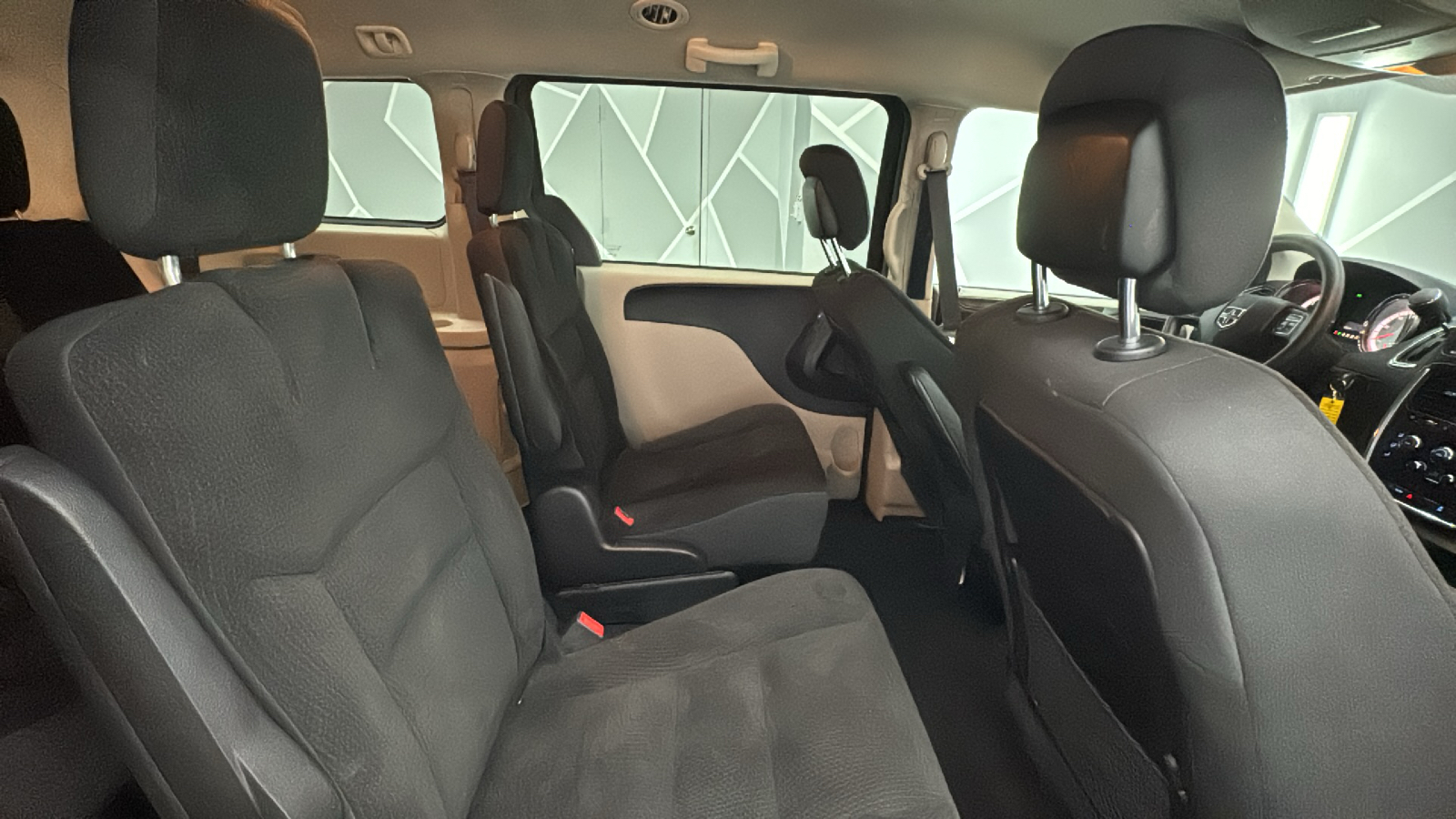 2019 Dodge Grand Caravan Passenger SE Plus Minivan 4D 24