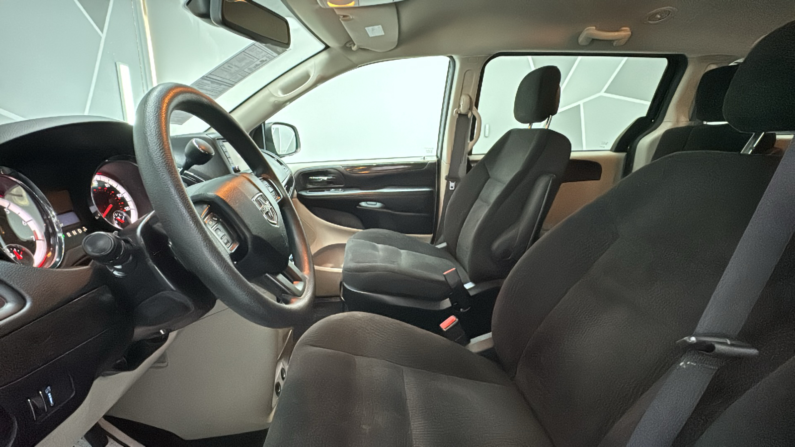 2019 Dodge Grand Caravan Passenger SE Plus Minivan 4D 34