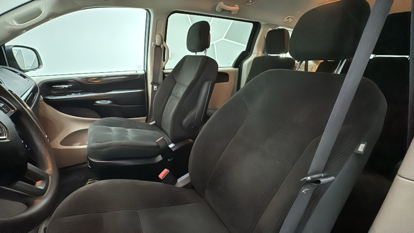 2019 Dodge Grand Caravan Passenger SE Plus Minivan 4D 35