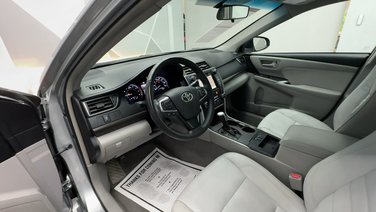 2017 Toyota Camry XLE Sedan 4D 32