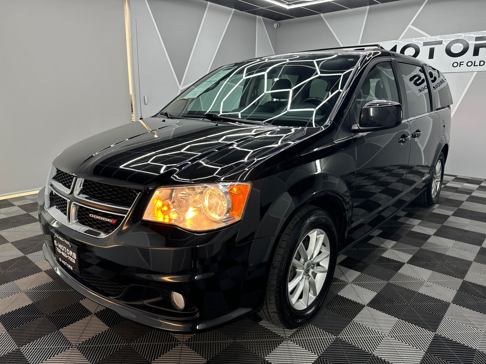 2019 Dodge Grand Caravan Passenger SXT Minivan 4D 1