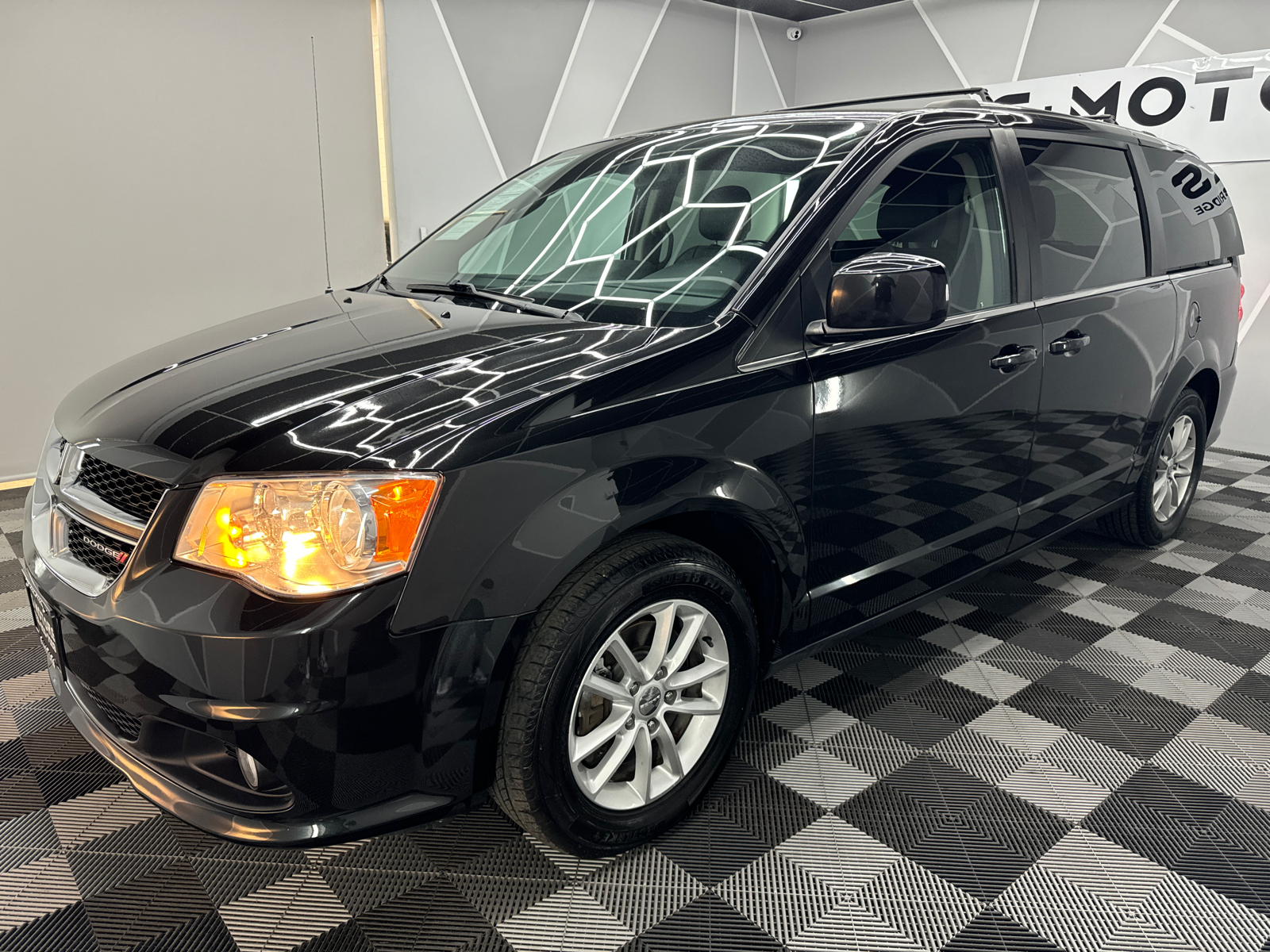 2019 Dodge Grand Caravan Passenger SXT Minivan 4D 2