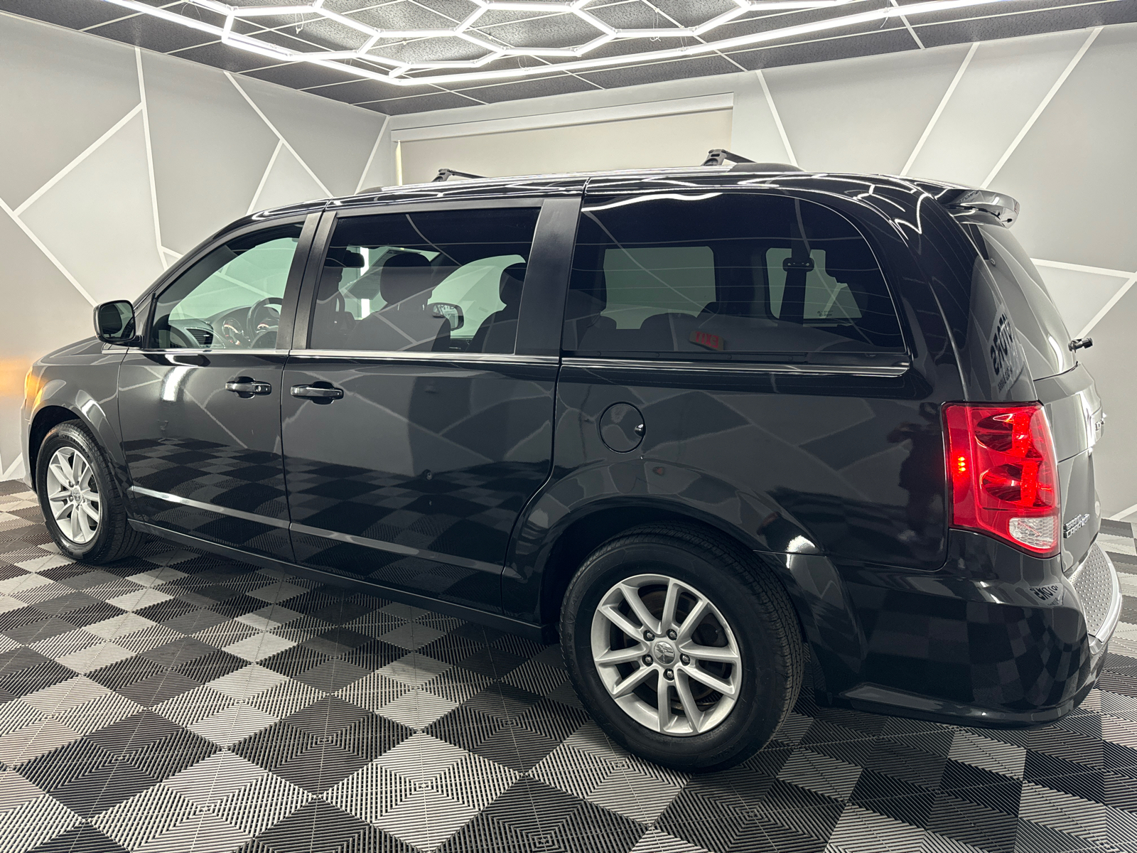 2019 Dodge Grand Caravan Passenger SXT Minivan 4D 4