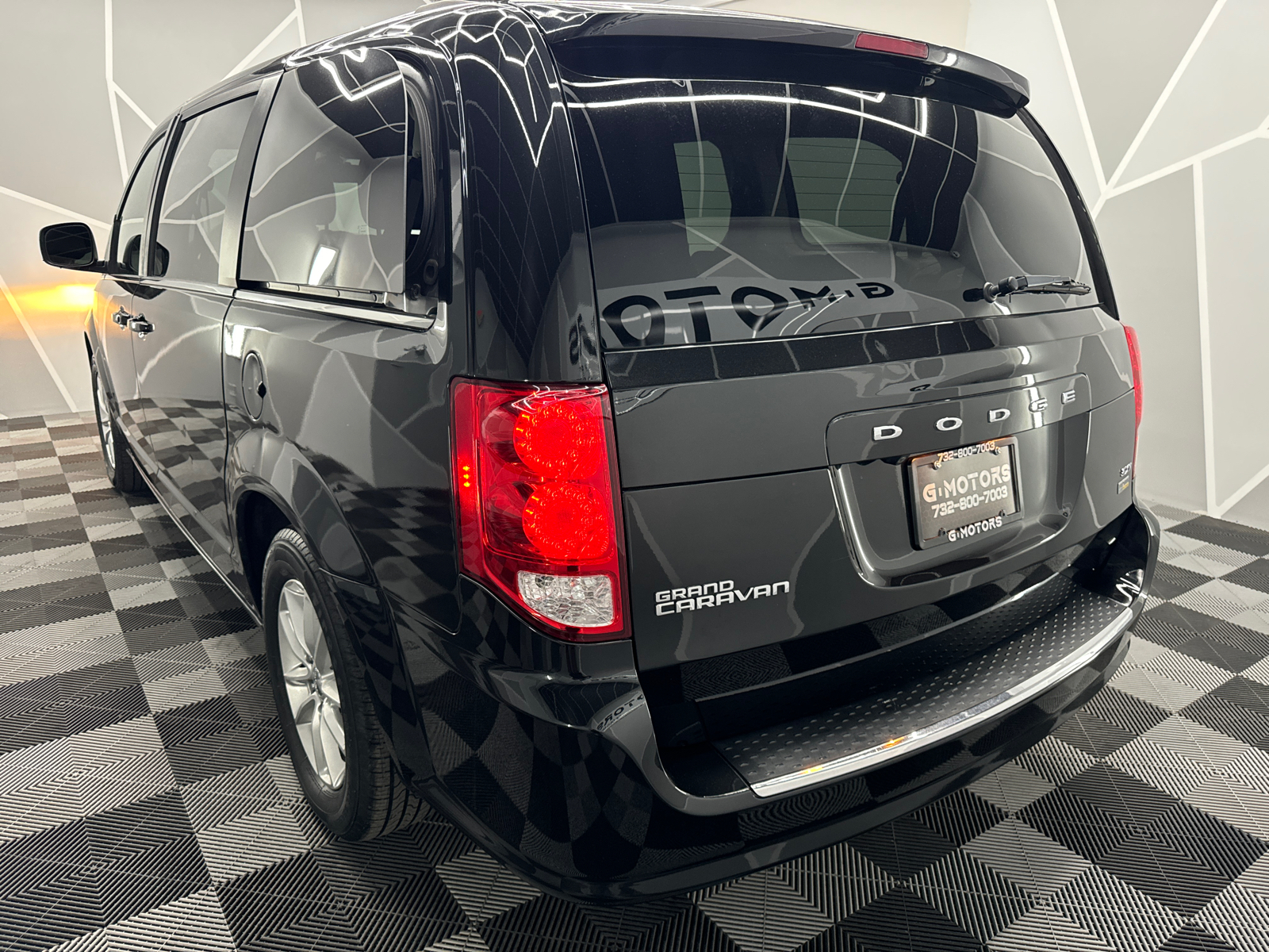 2019 Dodge Grand Caravan Passenger SXT Minivan 4D 6