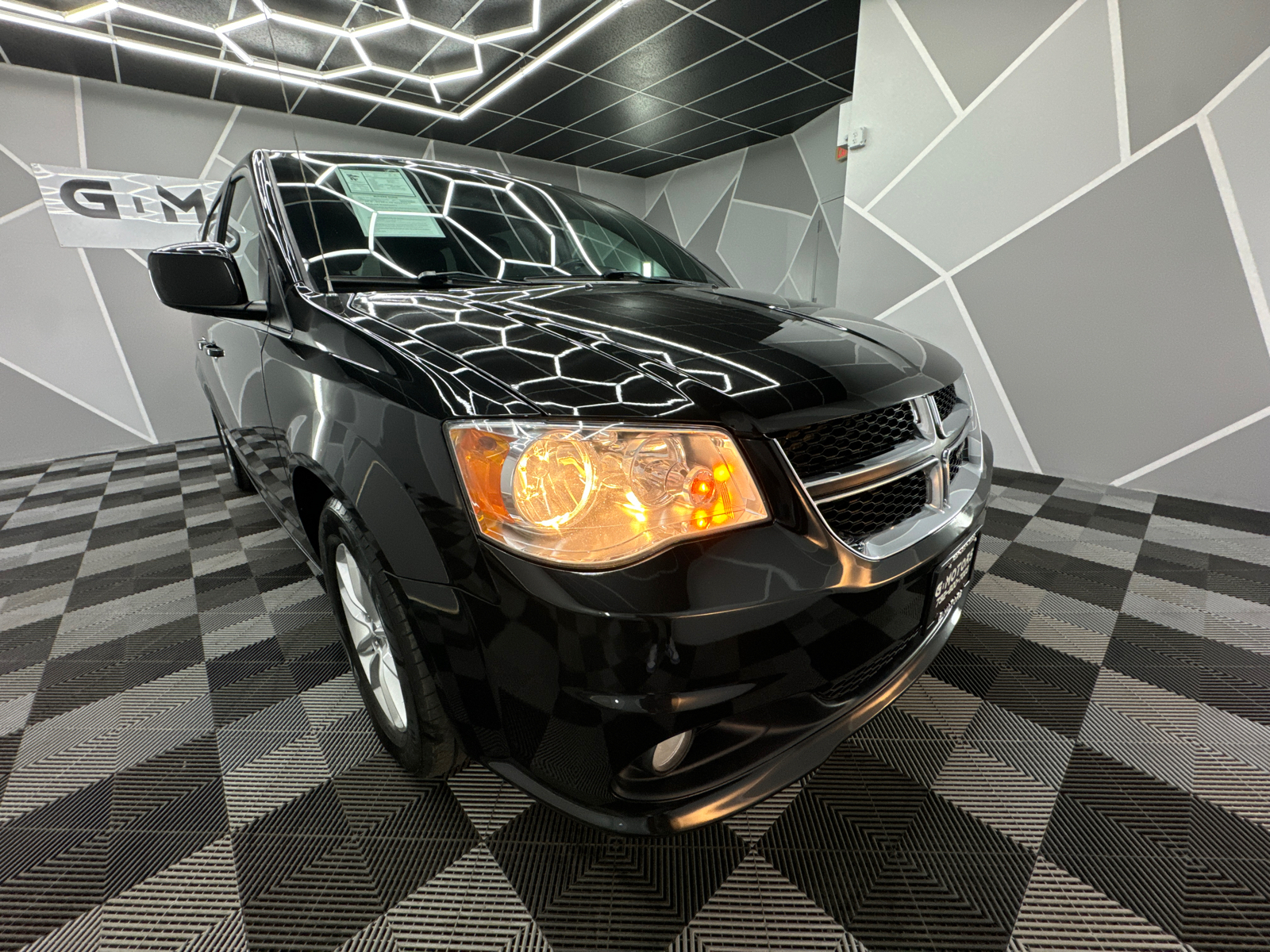 2019 Dodge Grand Caravan Passenger SXT Minivan 4D 14