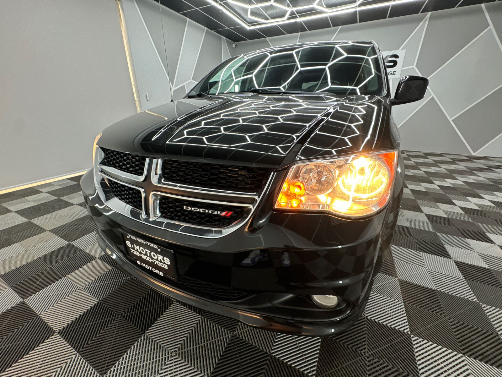 2019 Dodge Grand Caravan Passenger SXT Minivan 4D 16