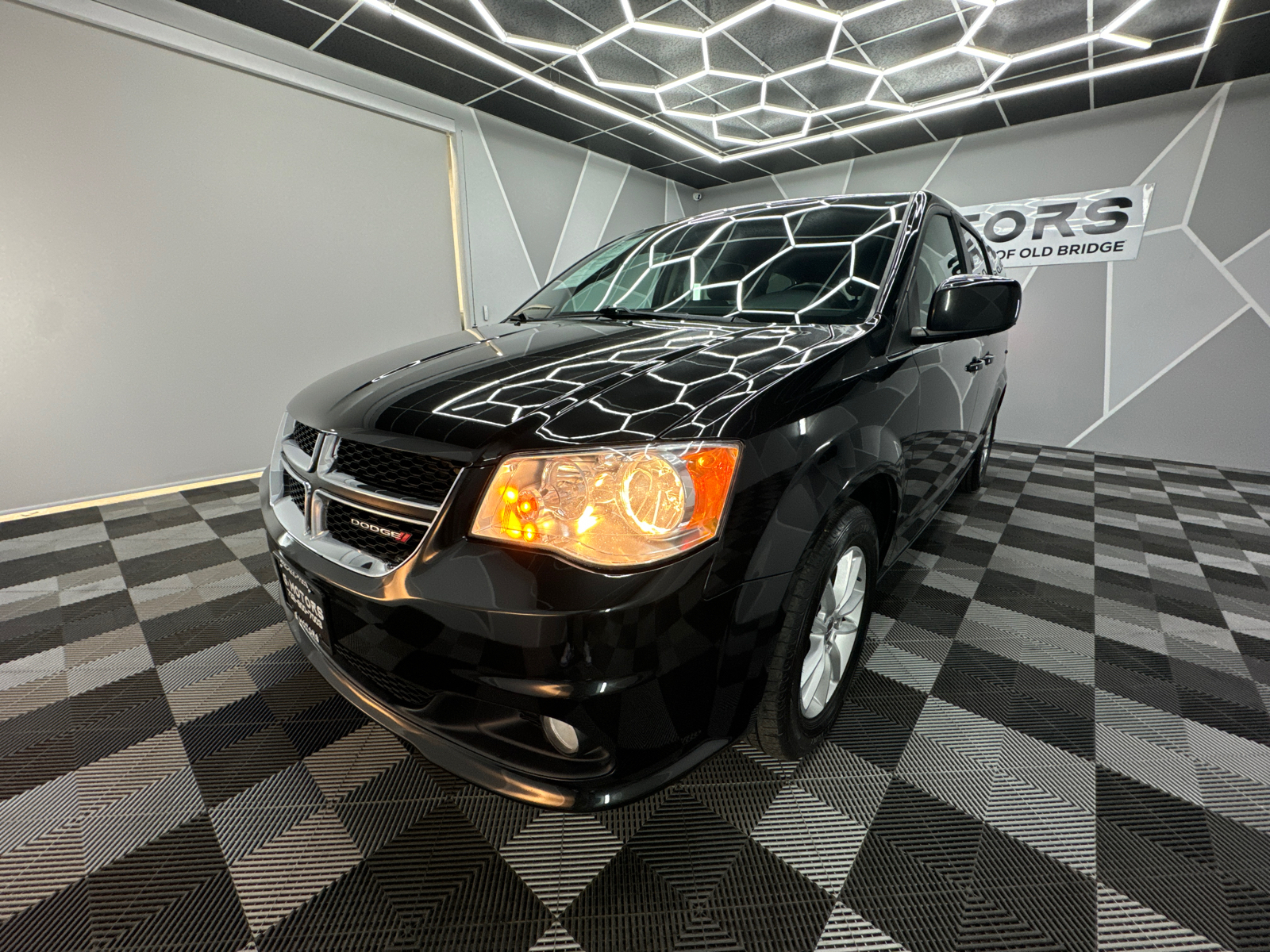 2019 Dodge Grand Caravan Passenger SXT Minivan 4D 17