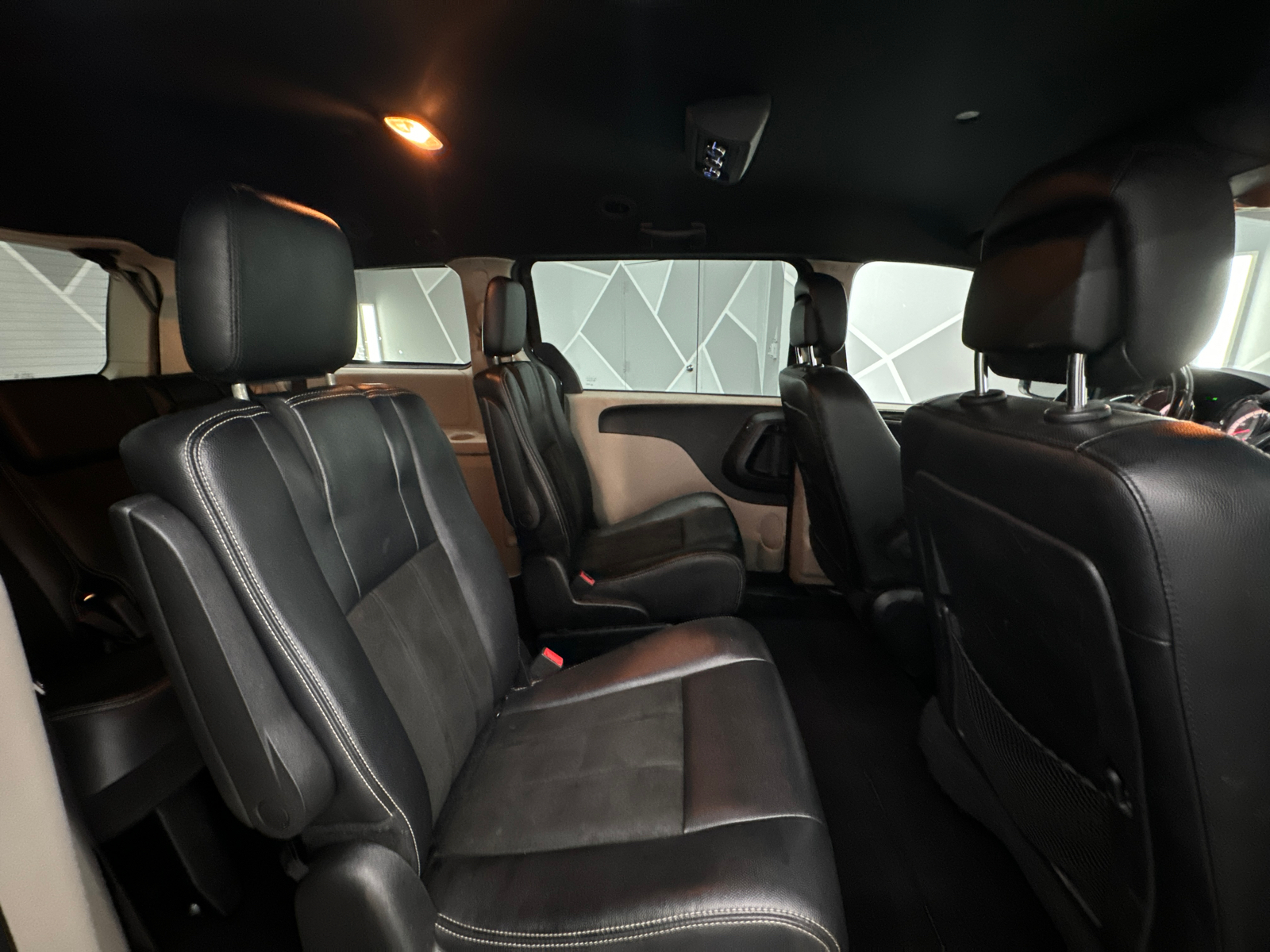 2019 Dodge Grand Caravan Passenger SXT Minivan 4D 24