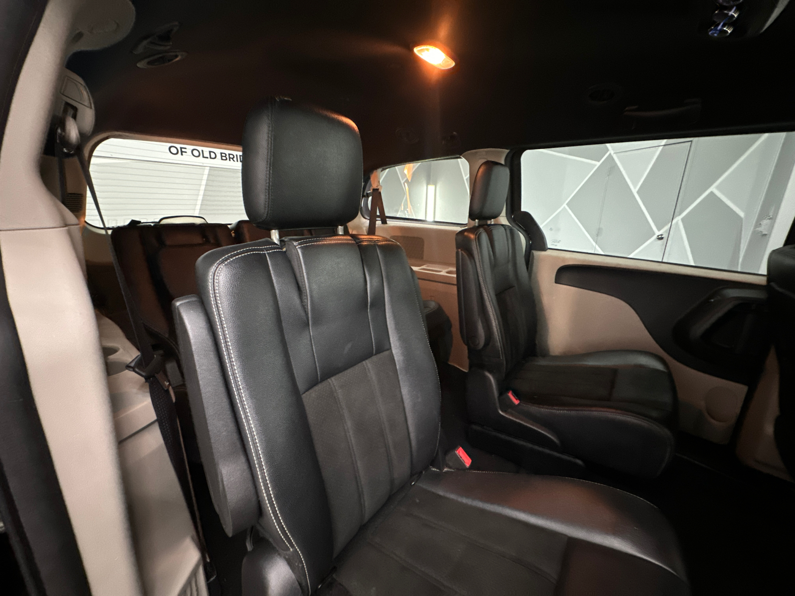 2019 Dodge Grand Caravan Passenger SXT Minivan 4D 25