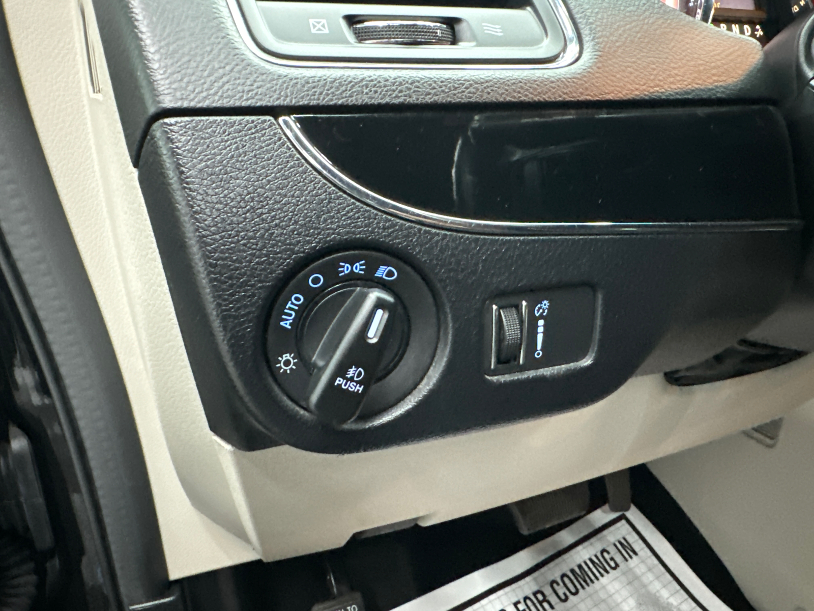 2019 Dodge Grand Caravan Passenger SXT Minivan 4D 33