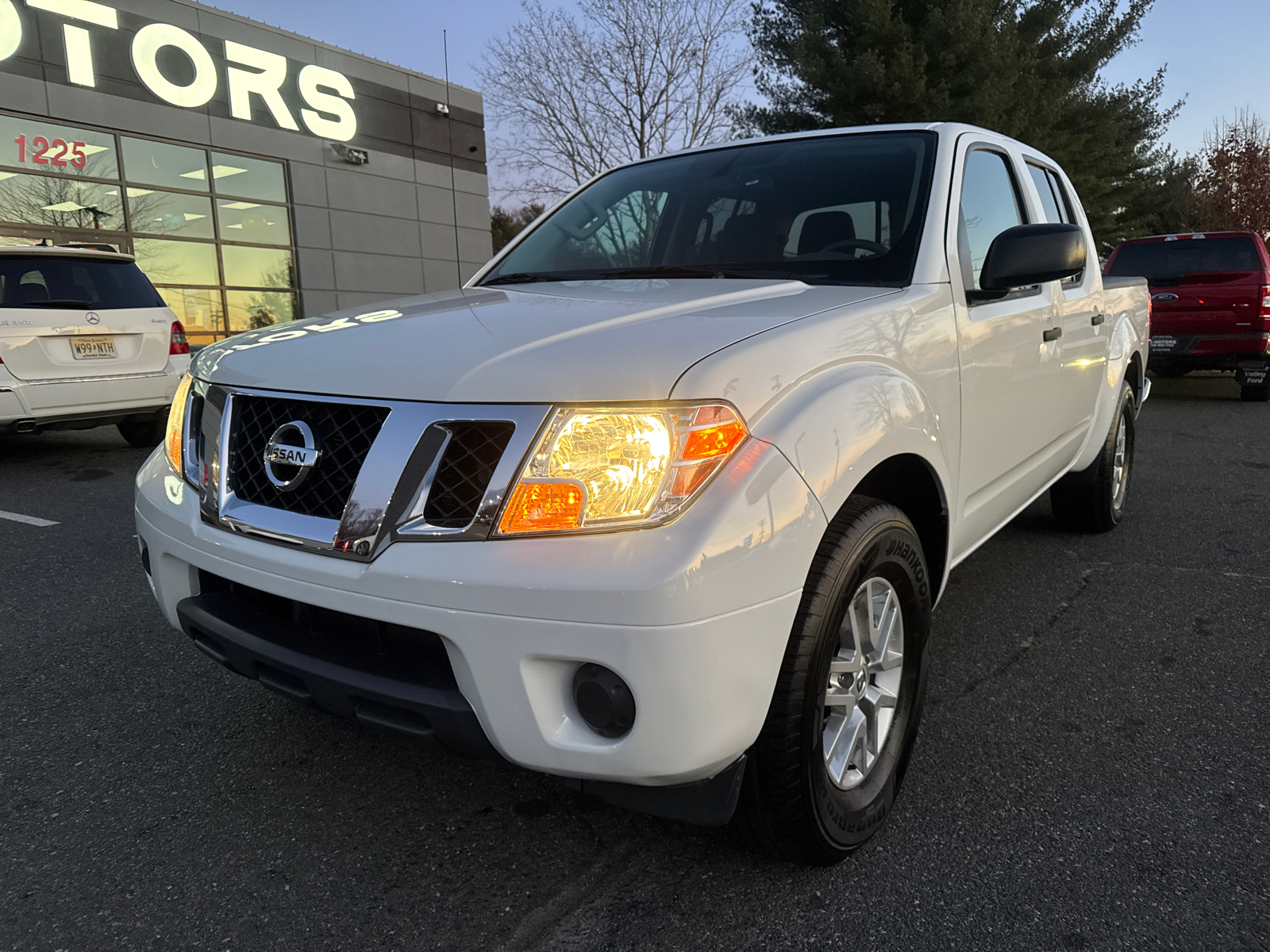 2021 Nissan Frontier Crew Cab SV Pickup 4D 5 ft 1