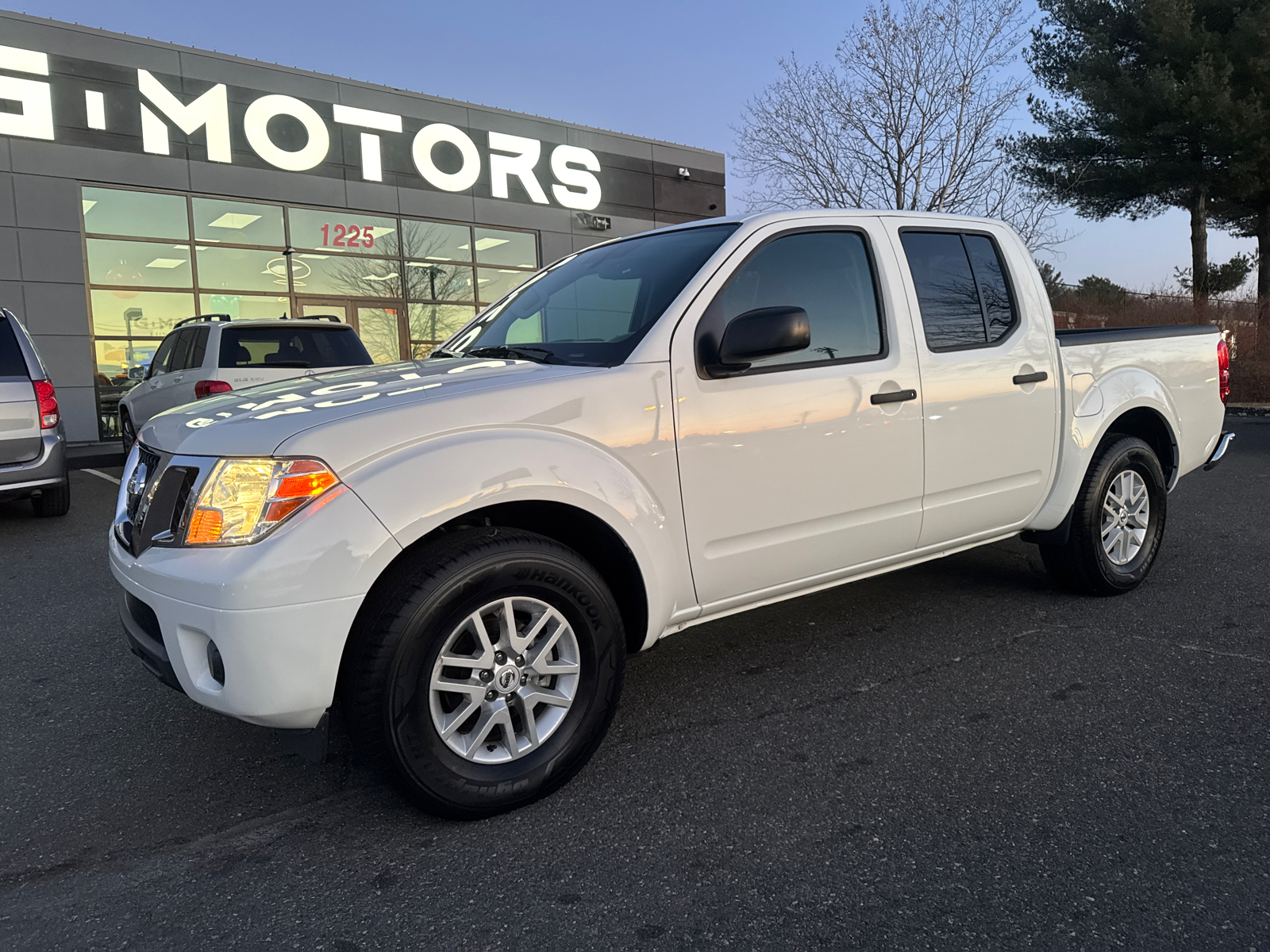 2021 Nissan Frontier Crew Cab SV Pickup 4D 5 ft 2