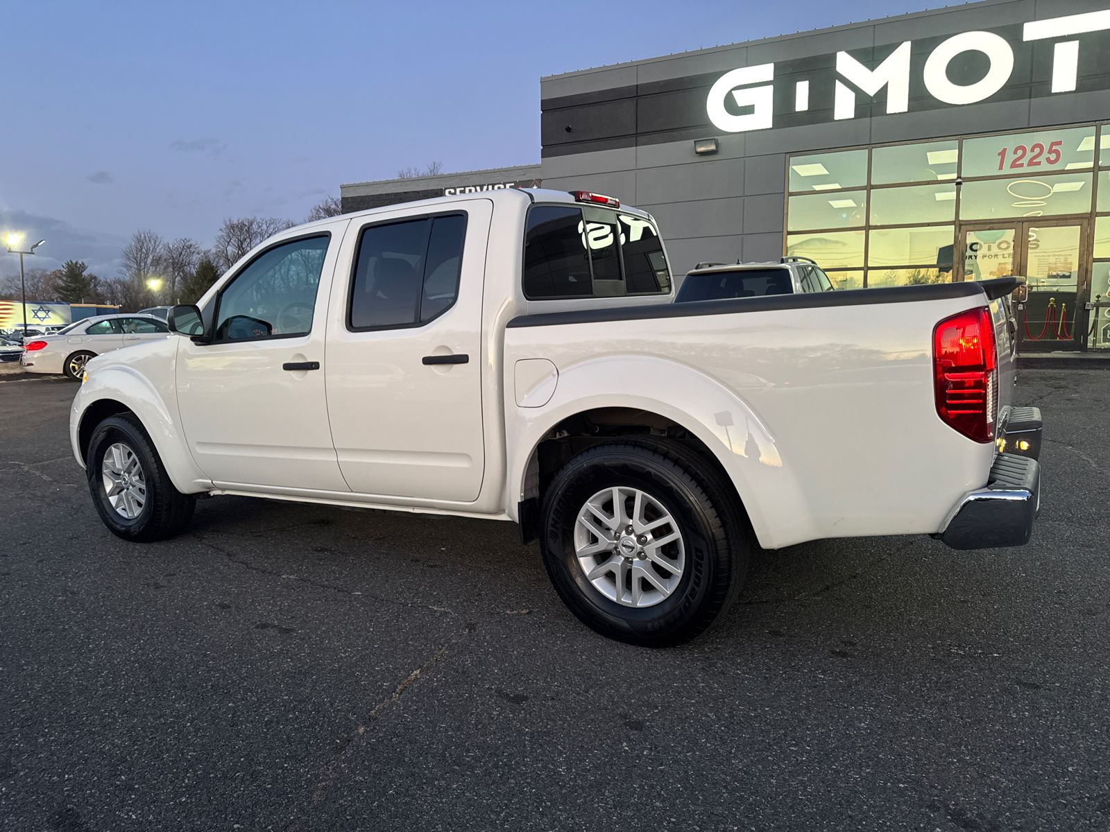 2021 Nissan Frontier Crew Cab SV Pickup 4D 5 ft 4