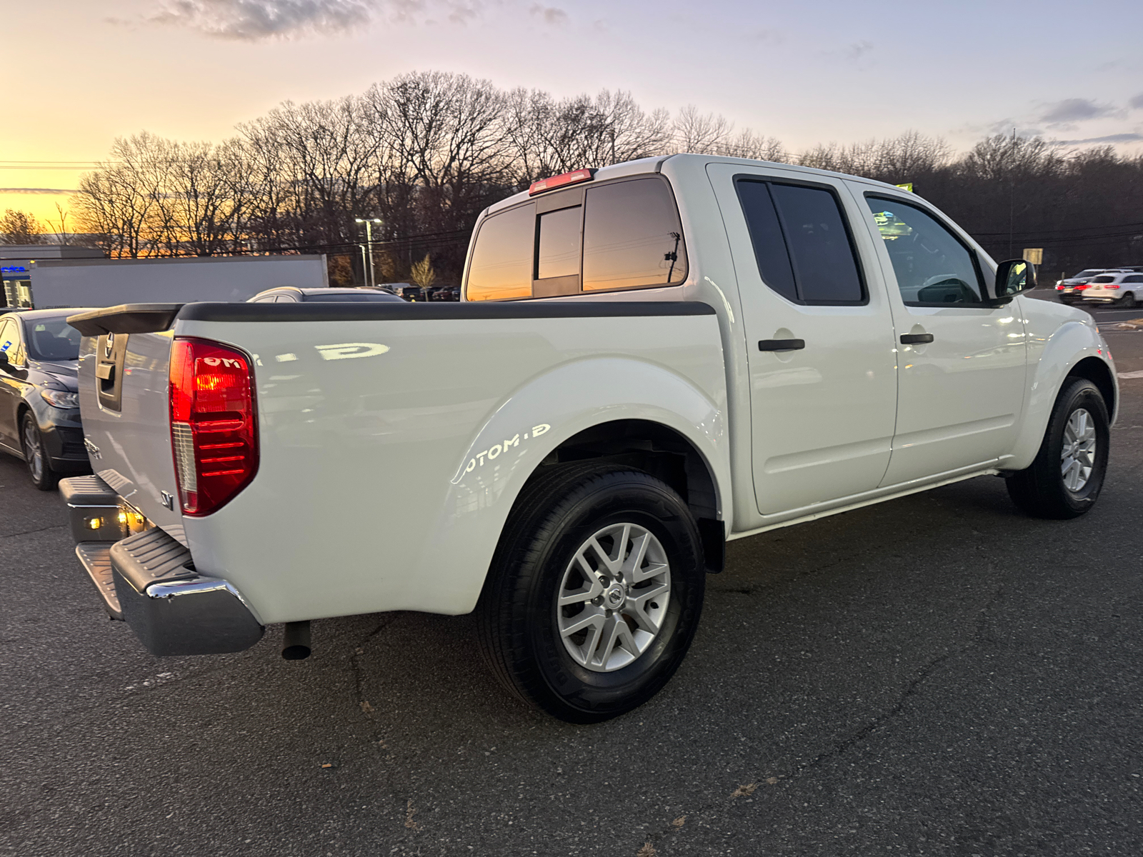 2021 Nissan Frontier Crew Cab SV Pickup 4D 5 ft 10