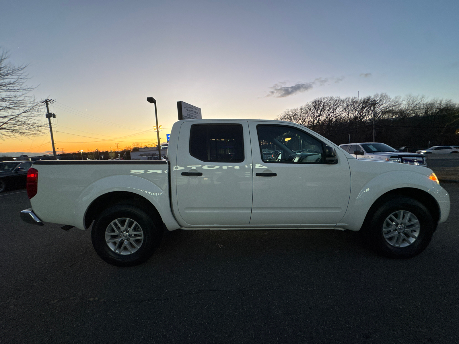 2021 Nissan Frontier Crew Cab SV Pickup 4D 5 ft 11