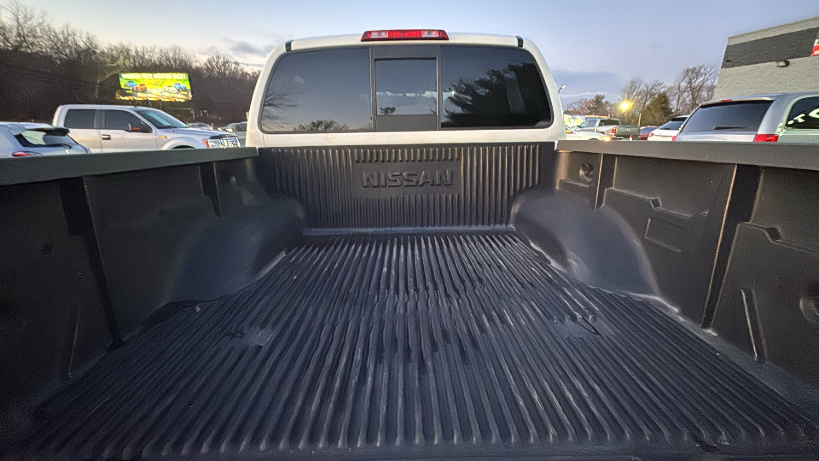 2021 Nissan Frontier Crew Cab SV Pickup 4D 5 ft 21