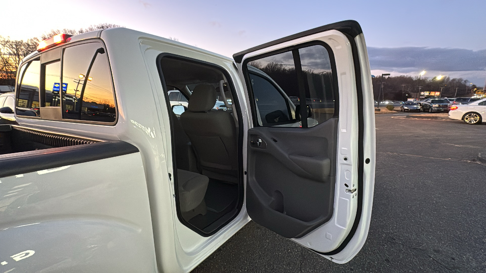 2021 Nissan Frontier Crew Cab SV Pickup 4D 5 ft 23