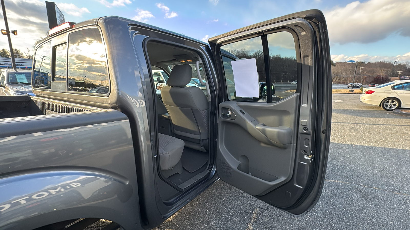 2019 Nissan Frontier  23