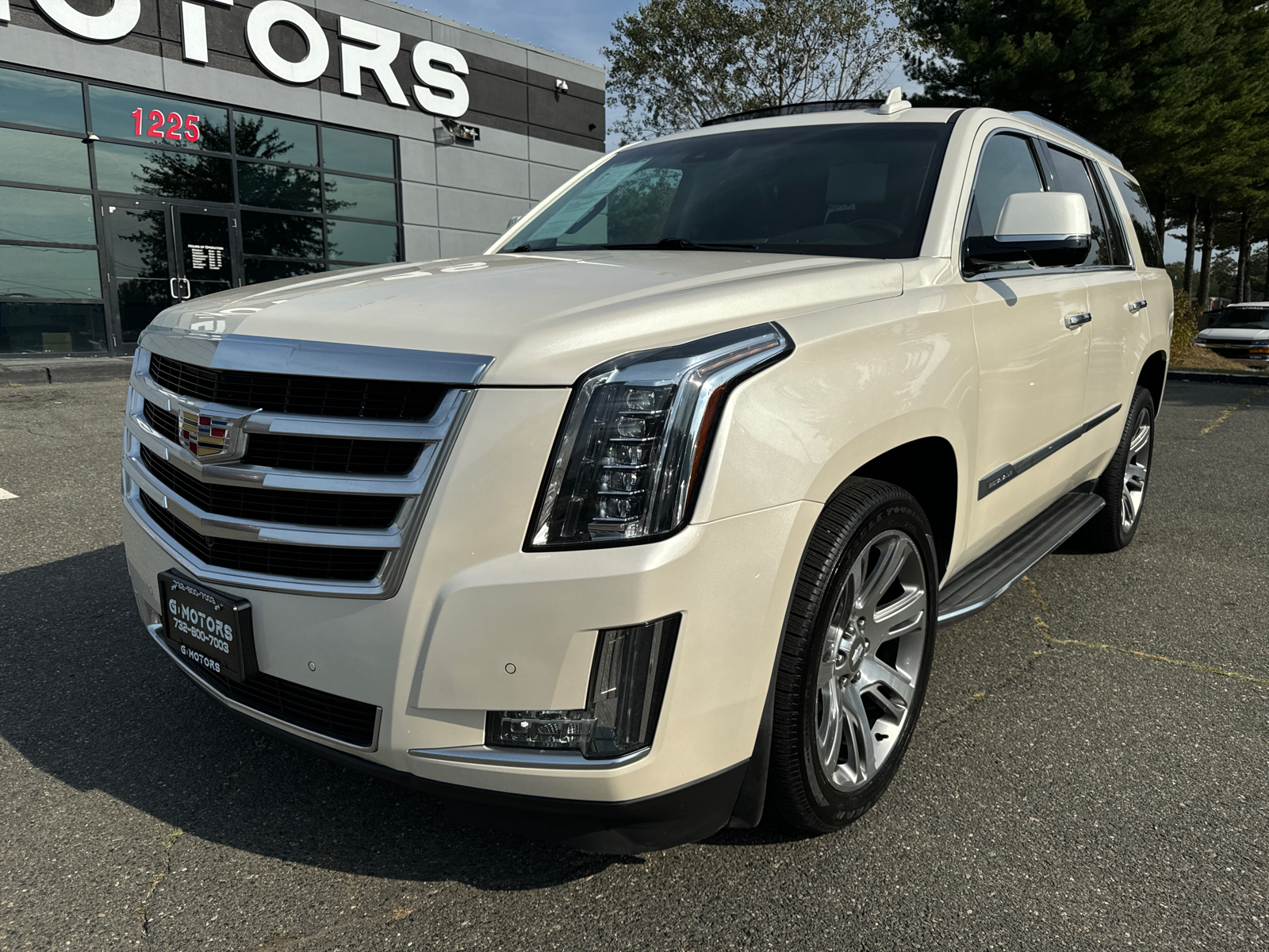 2015 Cadillac Escalade Luxury Sport Utility 4D 1