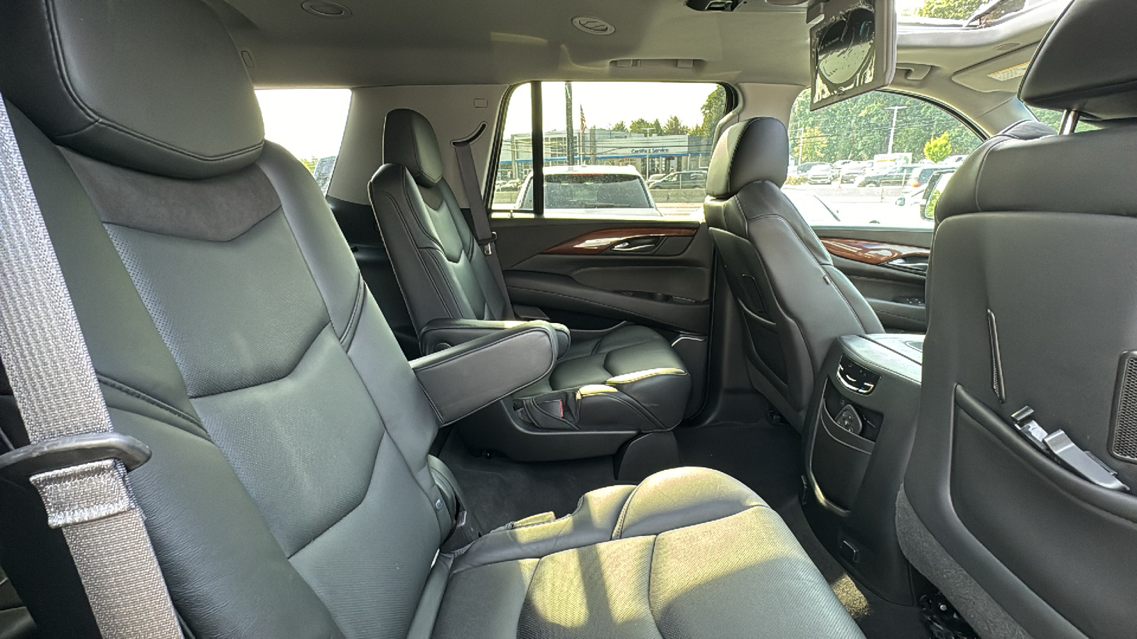 2015 Cadillac Escalade Luxury Sport Utility 4D 25