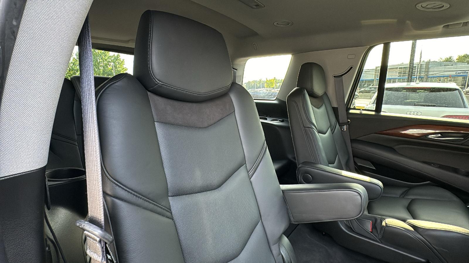 2015 Cadillac Escalade Luxury Sport Utility 4D 26