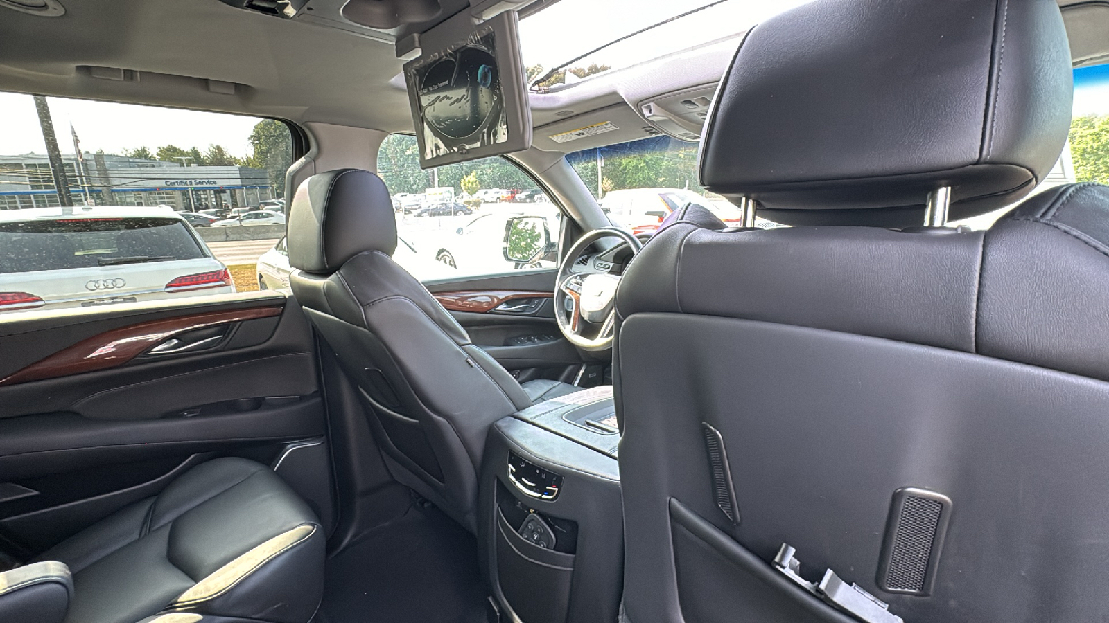 2015 Cadillac Escalade Luxury Sport Utility 4D 28