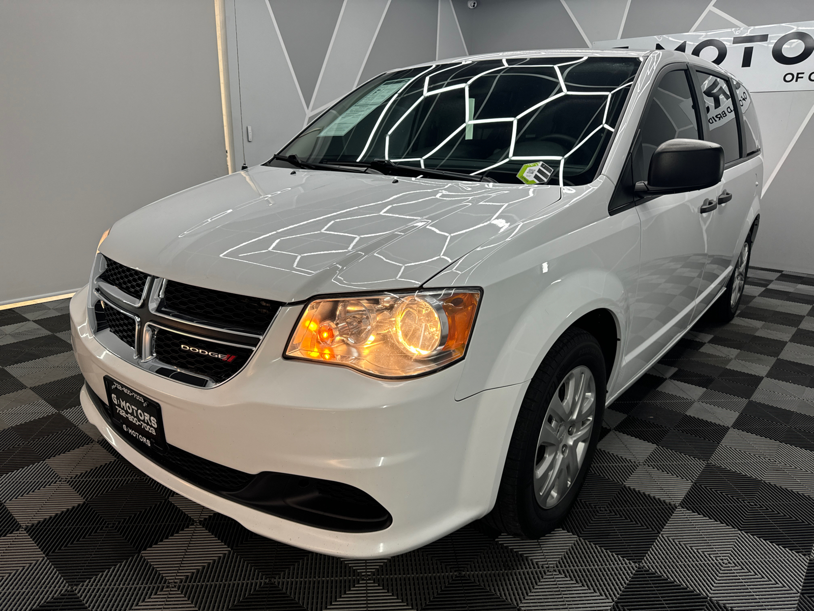 2019 Dodge Grand Caravan Passenger SE Plus Minivan 4D 1