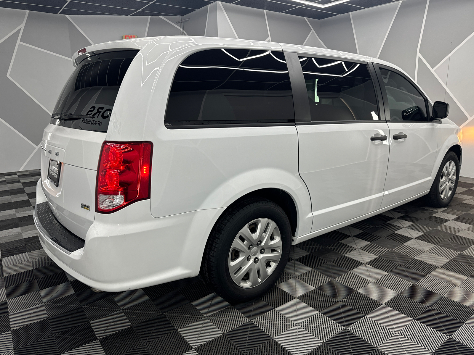 2019 Dodge Grand Caravan Passenger SE Plus Minivan 4D 10