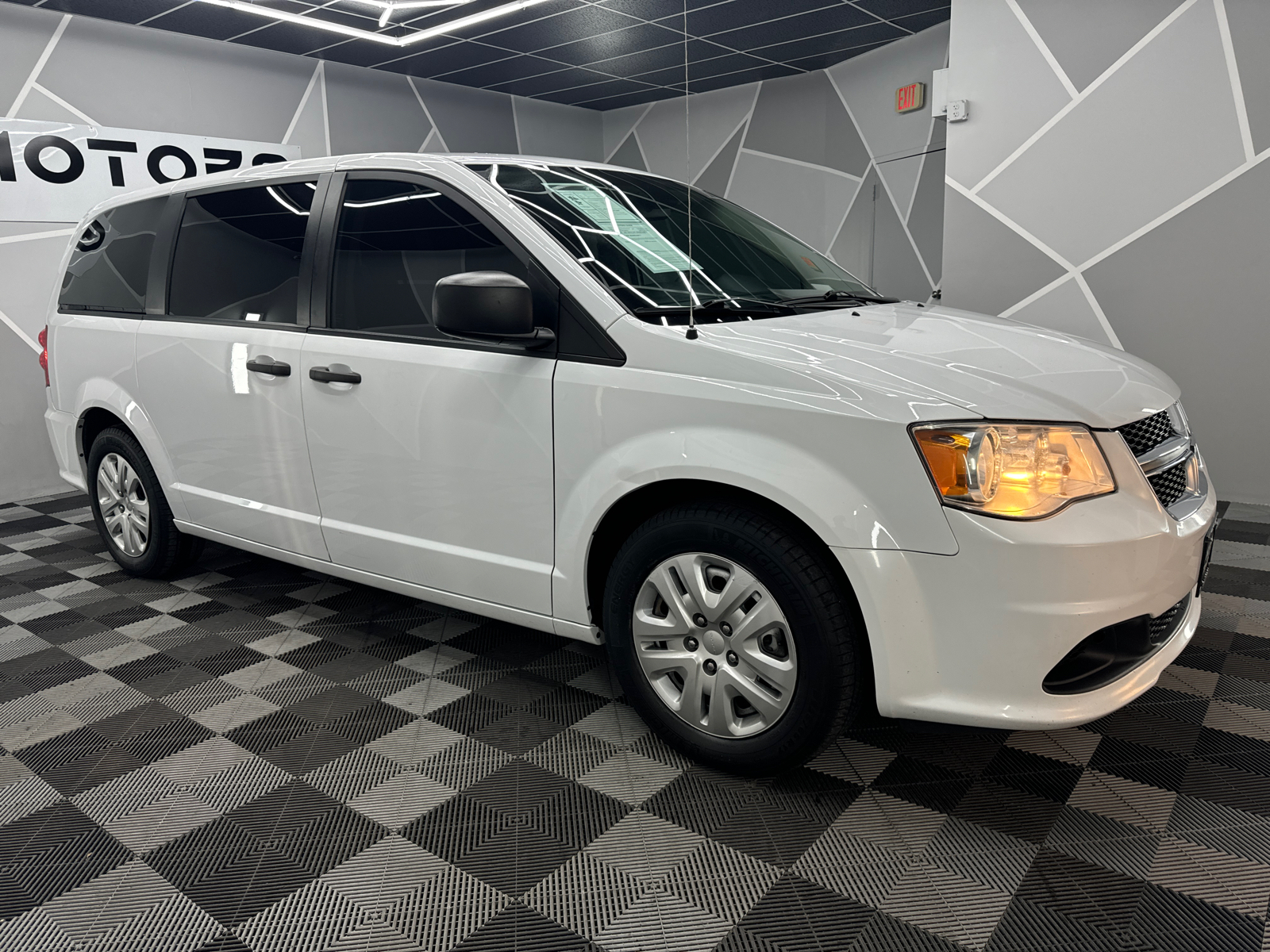 2019 Dodge Grand Caravan Passenger SE Plus Minivan 4D 12