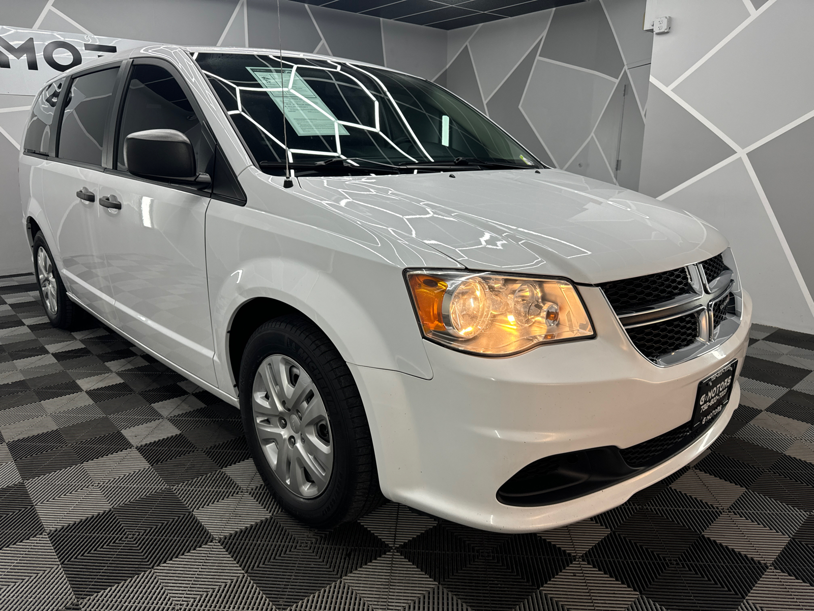 2019 Dodge Grand Caravan Passenger SE Plus Minivan 4D 13