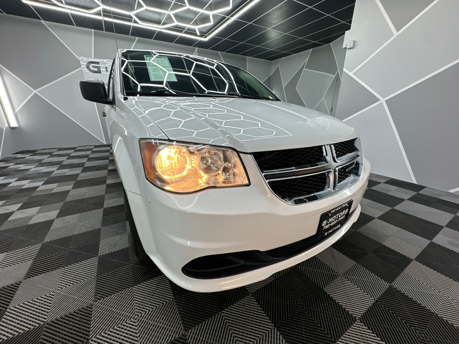 2019 Dodge Grand Caravan Passenger SE Plus Minivan 4D 14