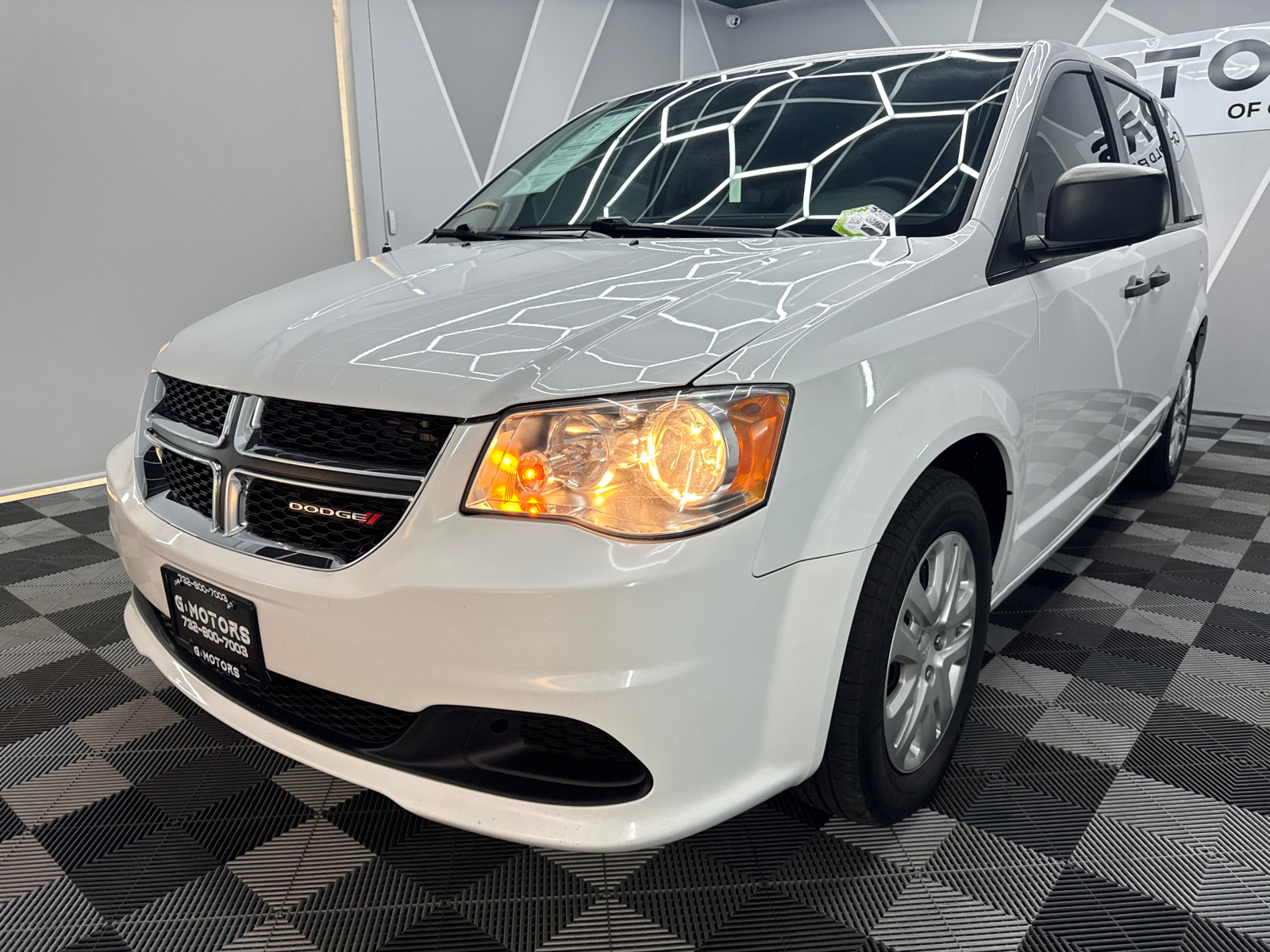 2019 Dodge Grand Caravan Passenger SE Plus Minivan 4D 17