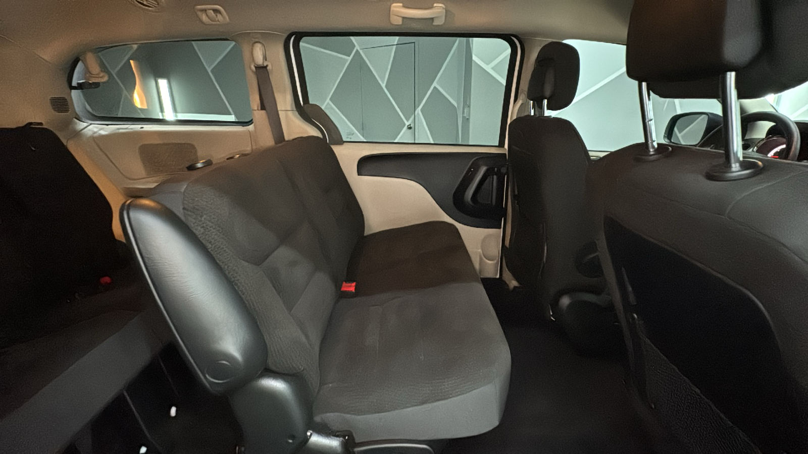 2019 Dodge Grand Caravan Passenger SE Plus Minivan 4D 24