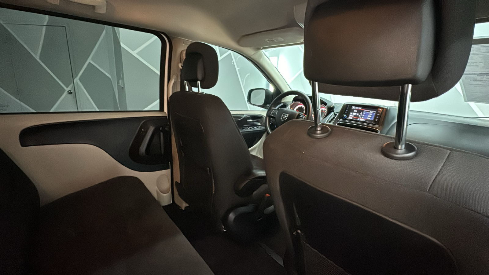 2019 Dodge Grand Caravan Passenger SE Plus Minivan 4D 28