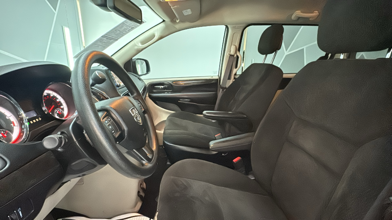 2019 Dodge Grand Caravan Passenger SE Plus Minivan 4D 34