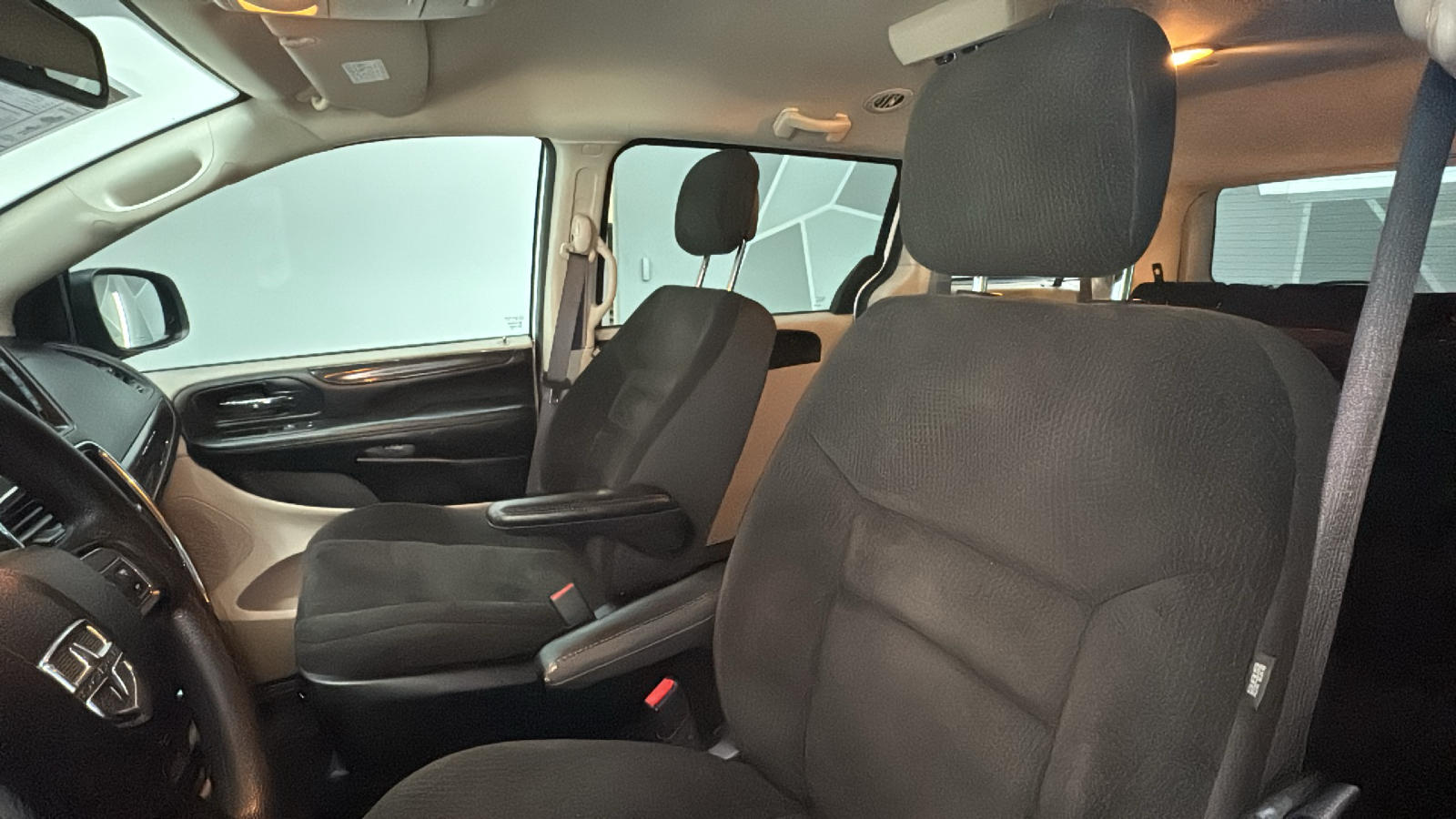 2019 Dodge Grand Caravan Passenger SE Plus Minivan 4D 35