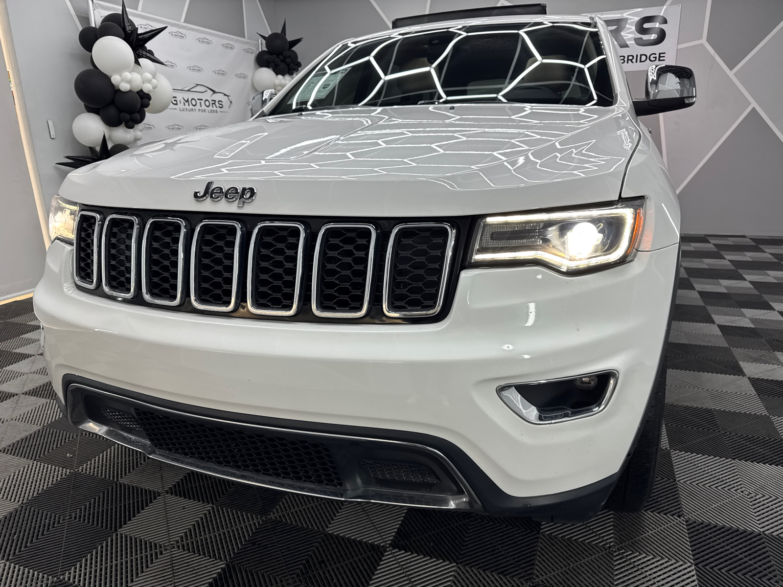 2017 Jeep Grand Cherokee Limited 75th Anniversary Edition Sport Utility 4D 16