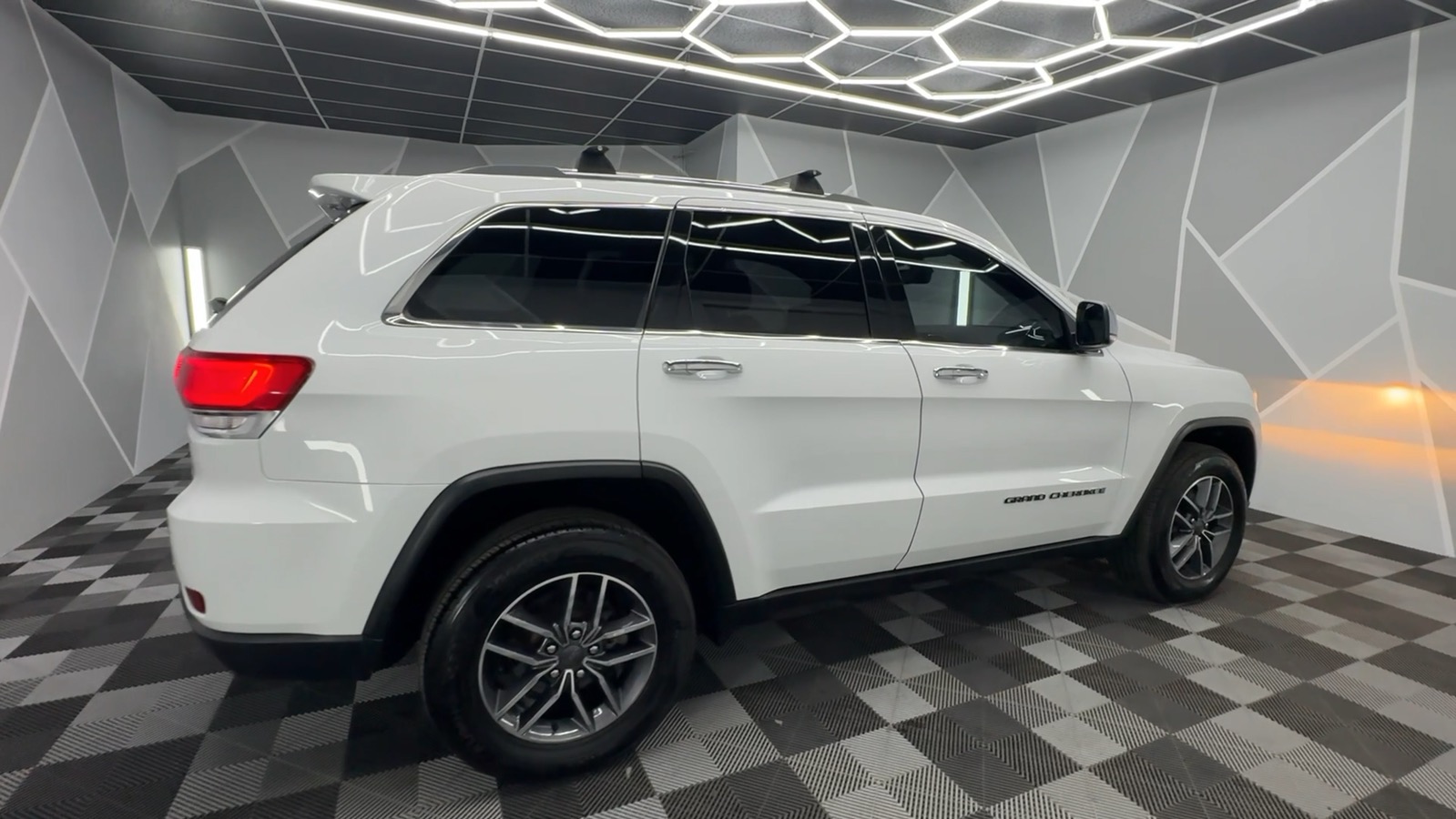 2019 Jeep Grand Cherokee Limited Sport Utility 4D 11