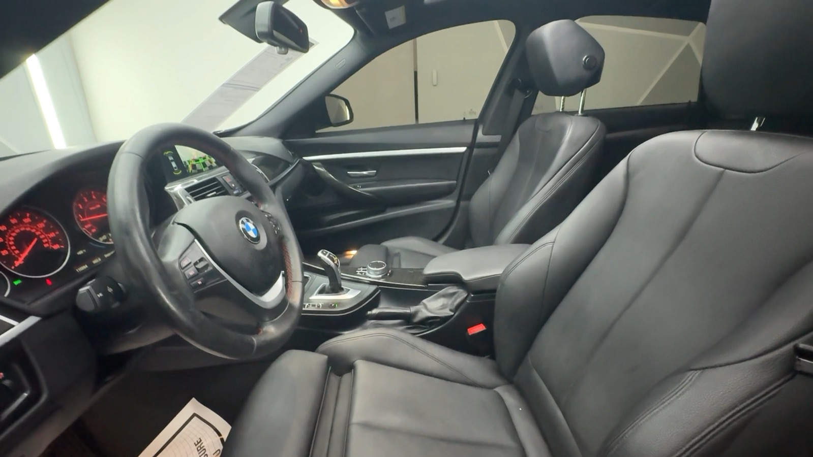 2017 BMW 3 Series 330i Gran Turismo xDrive Sedan 4D 37