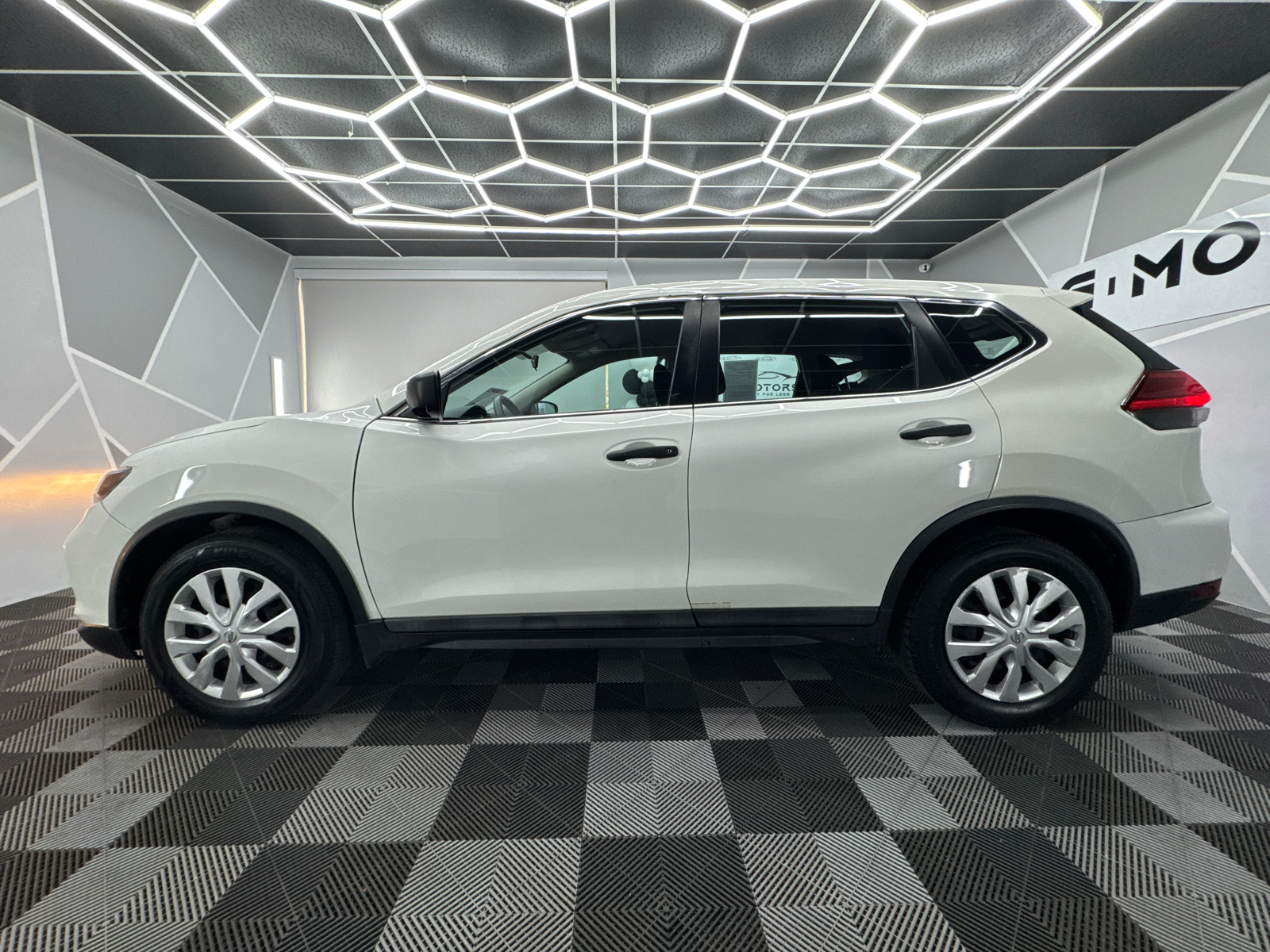 2017 Nissan Rogue SV Sport Utility 4D 3