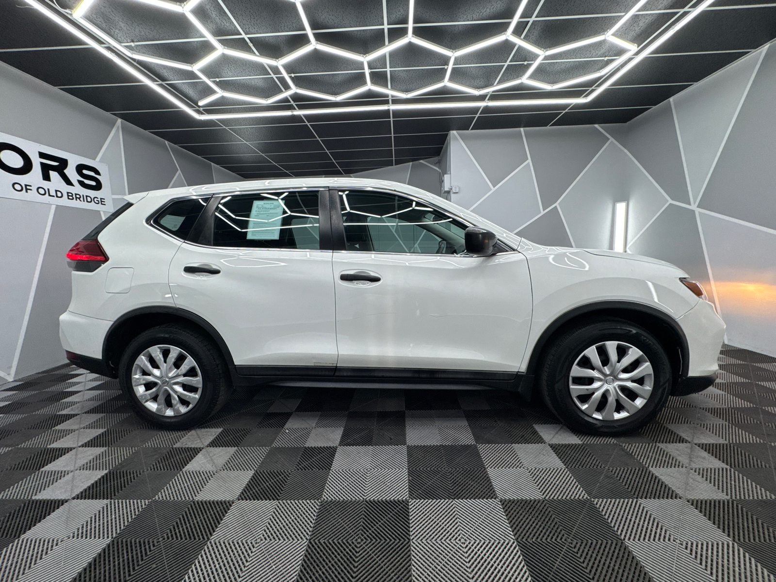 2017 Nissan Rogue SV Sport Utility 4D 11