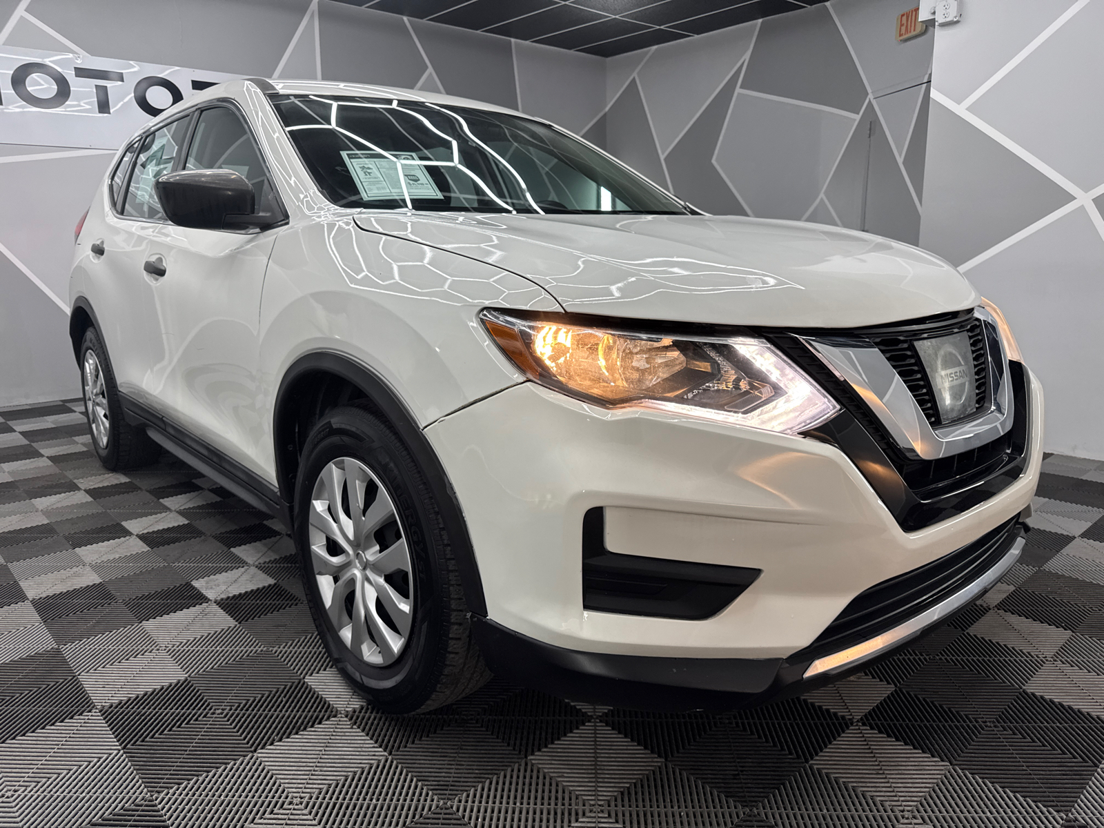 2017 Nissan Rogue SV Sport Utility 4D 13