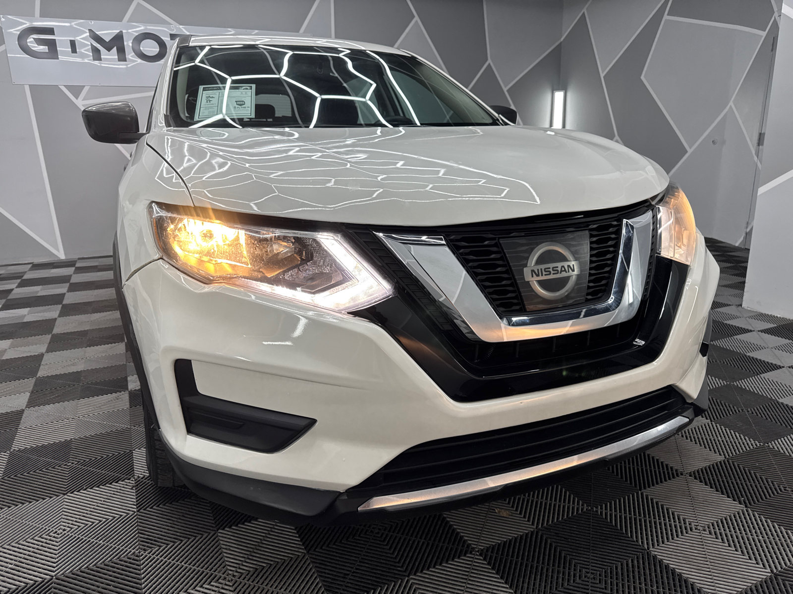 2017 Nissan Rogue SV Sport Utility 4D 14