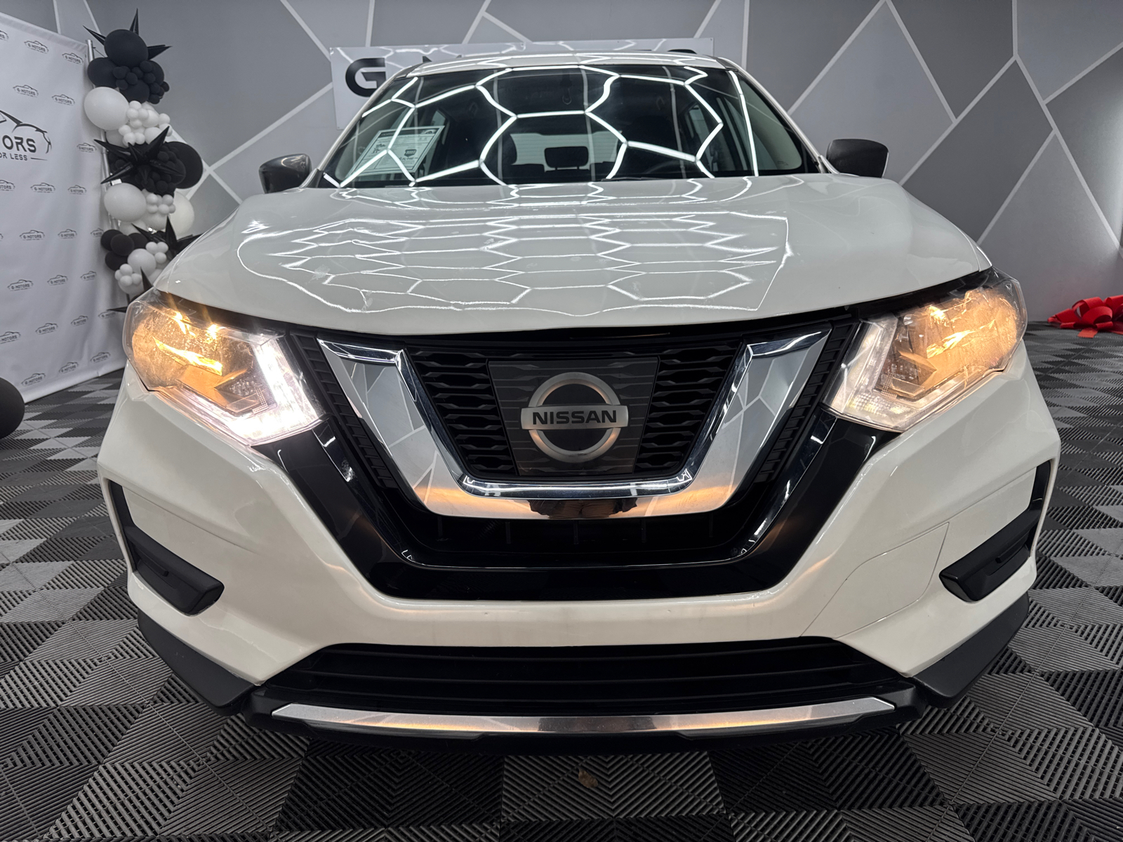 2017 Nissan Rogue SV Sport Utility 4D 15