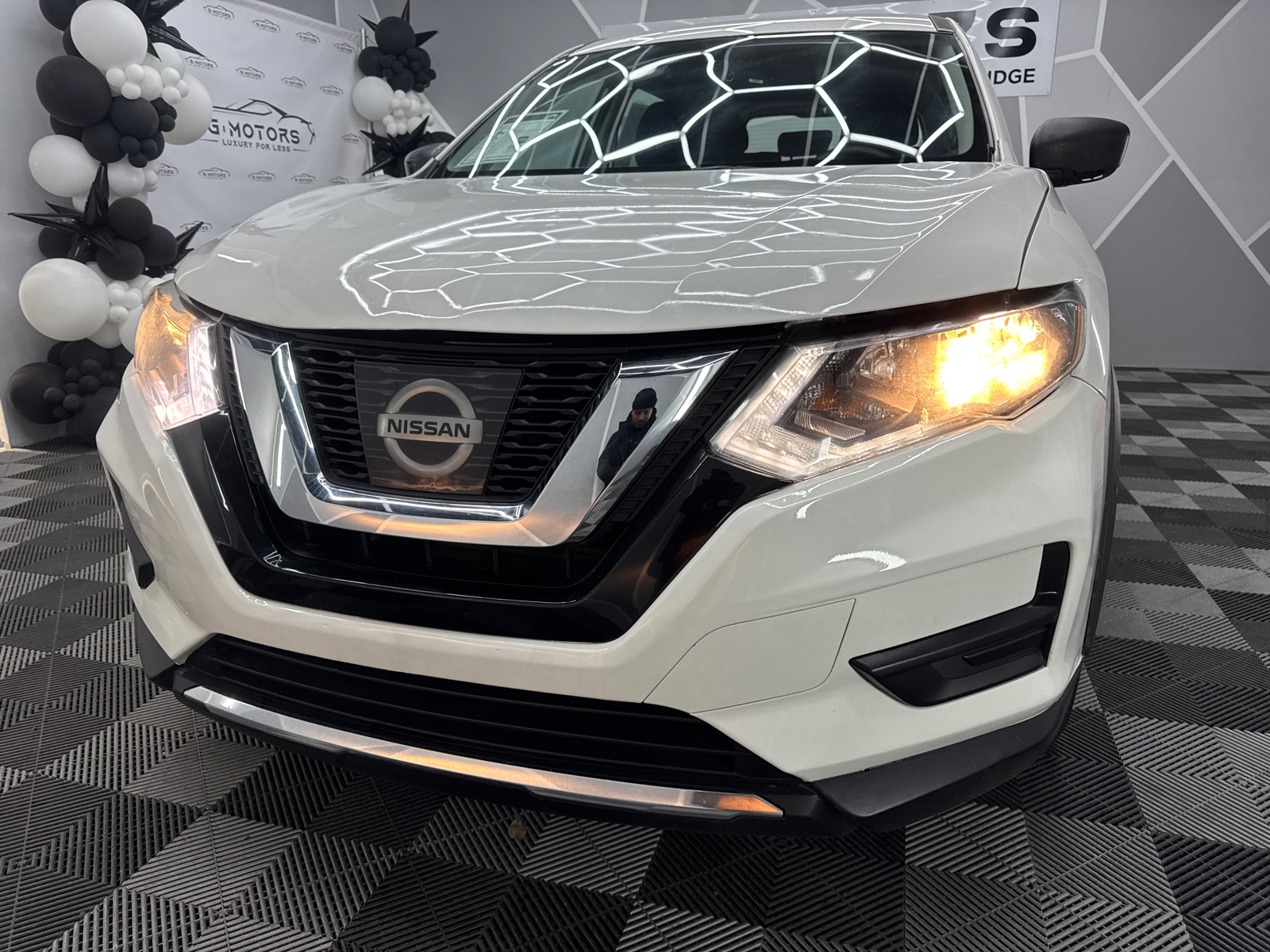 2017 Nissan Rogue SV Sport Utility 4D 16