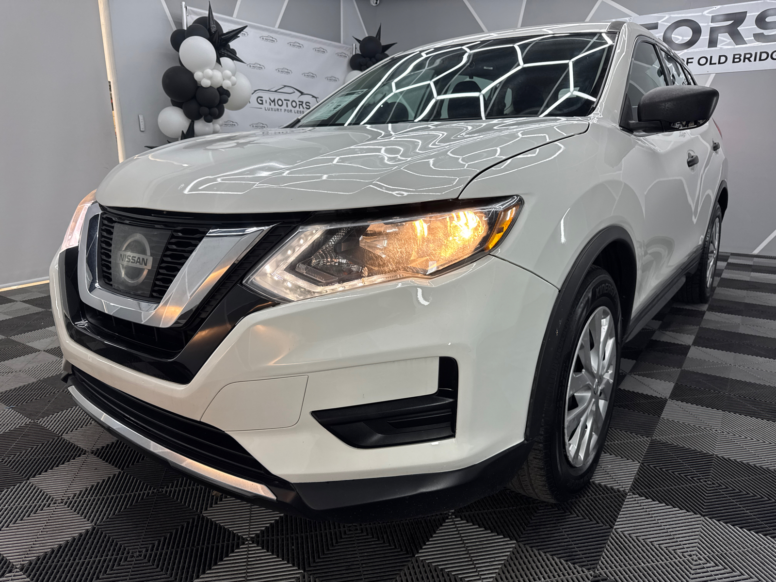 2017 Nissan Rogue SV Sport Utility 4D 17