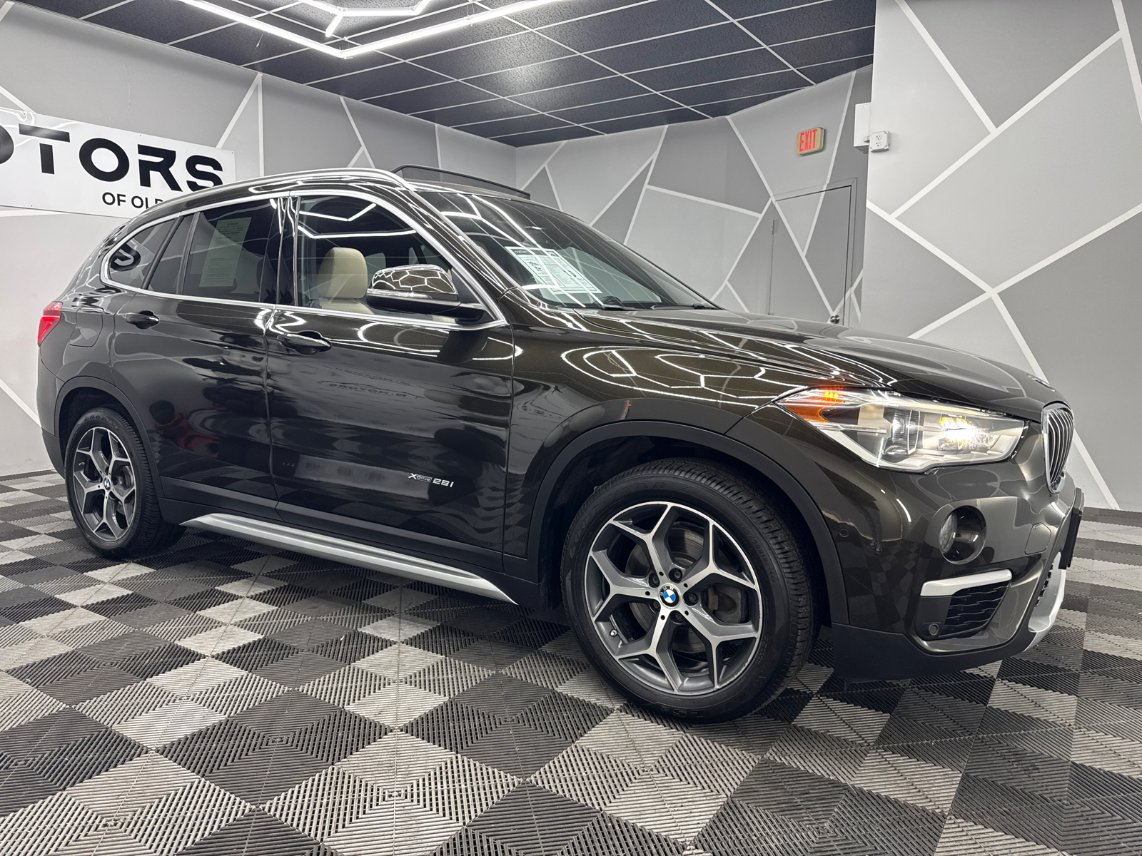 2016 BMW X1  12