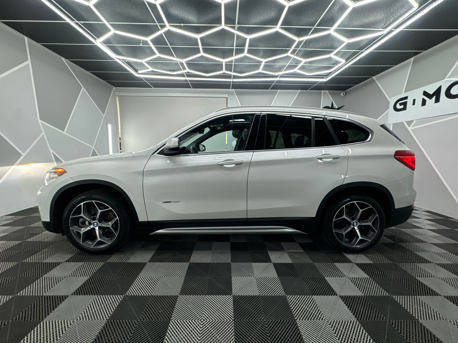 2016 BMW X1 xDrive28i Sport Utility 4D 3