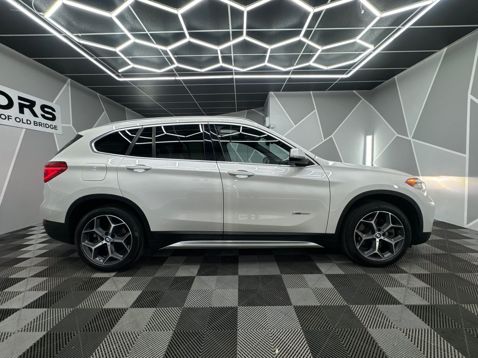 2016 BMW X1 xDrive28i Sport Utility 4D 11