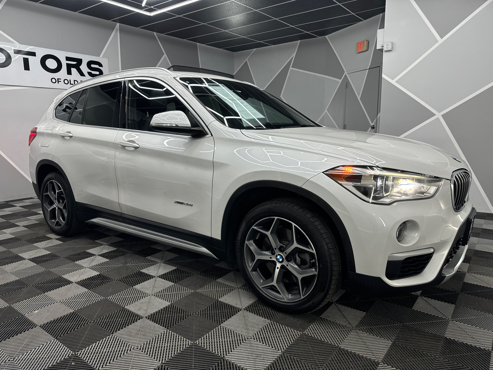 2016 BMW X1 xDrive28i Sport Utility 4D 12